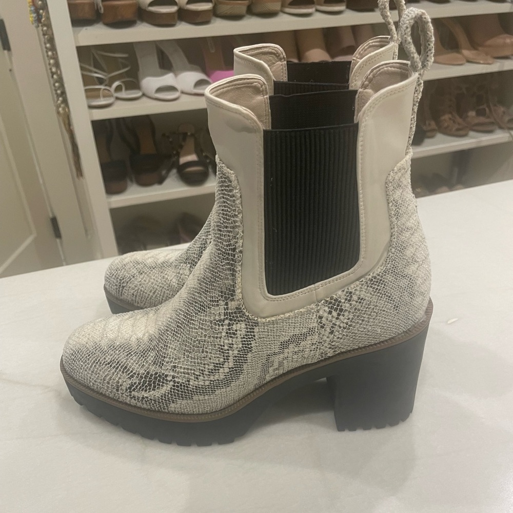 Chinese Laundry Booties Size 7.5